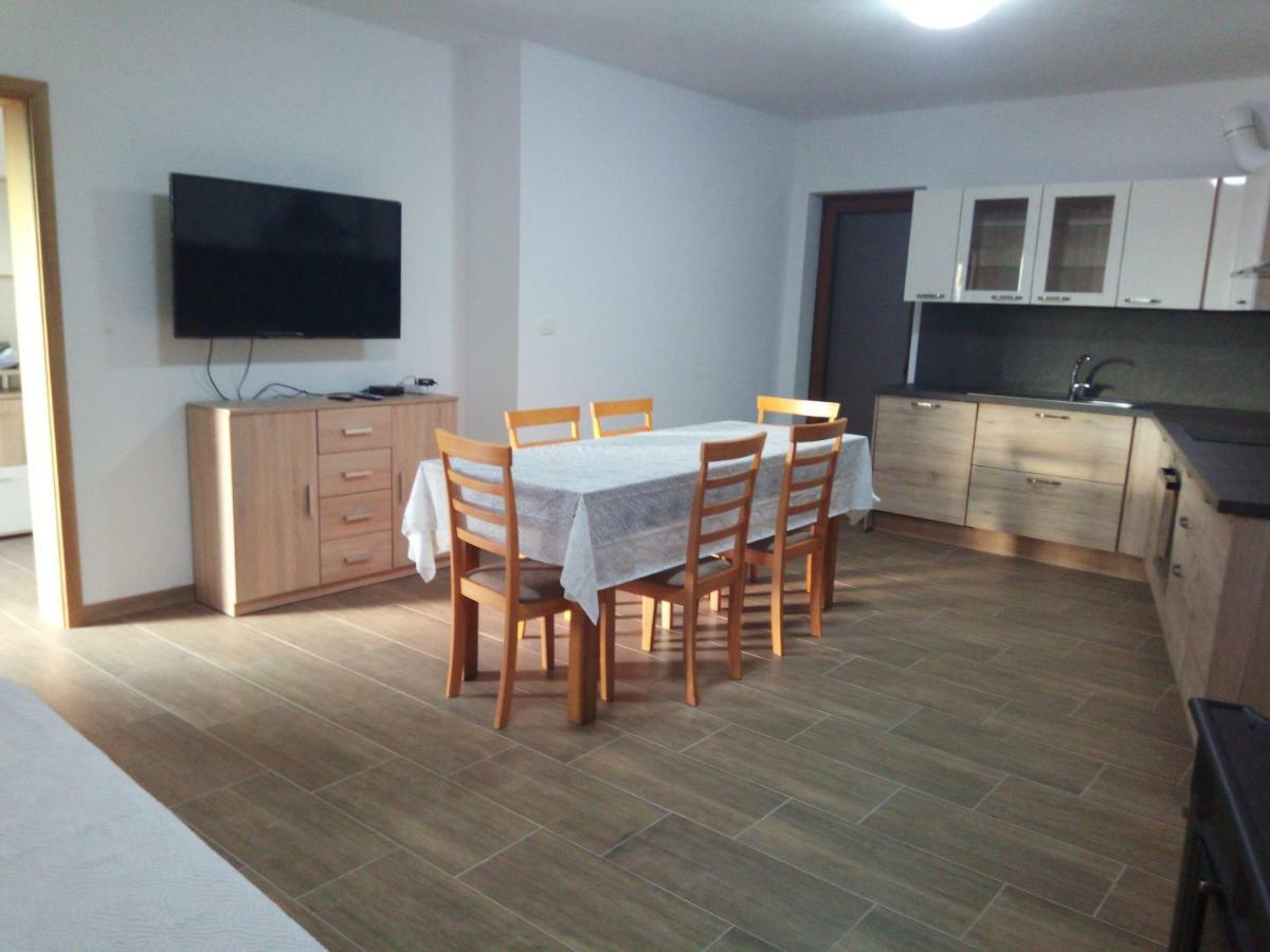 Ferienwohnung Apartmaji Matazin Črni Kal Exterior foto