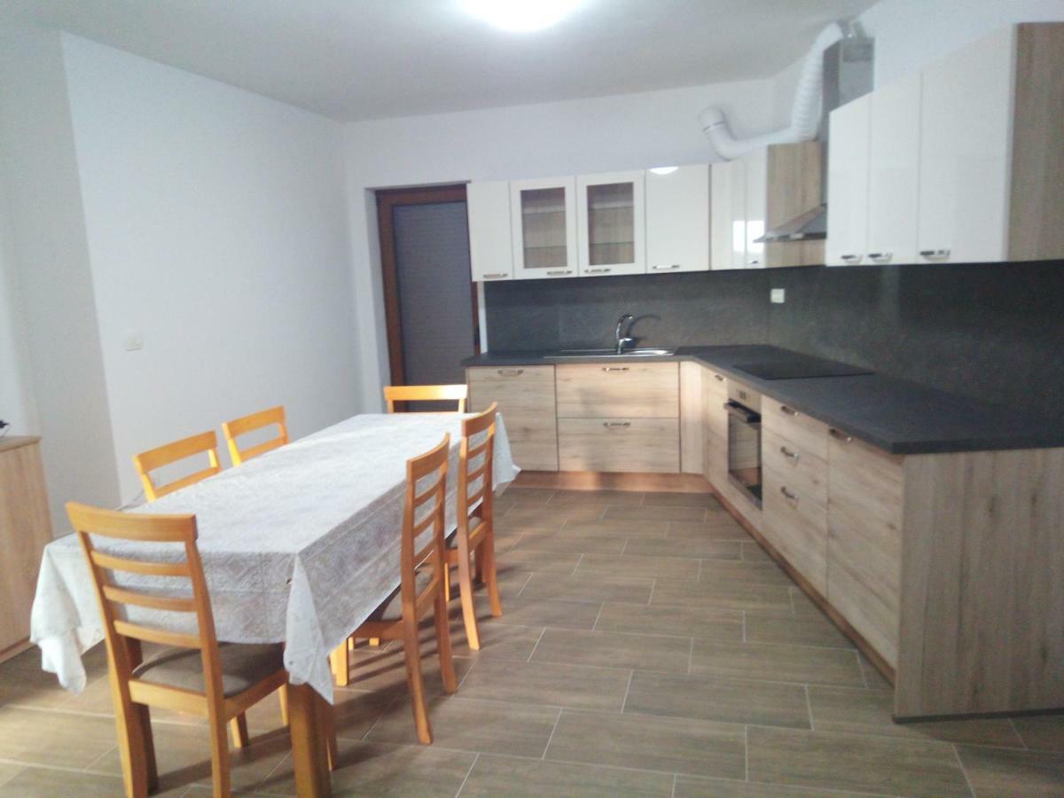 Ferienwohnung Apartmaji Matazin Črni Kal Exterior foto